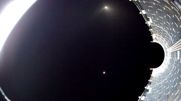 Видеозапись с упавшего на Землю обтекателя ракеты Falcon 9 найдена в море