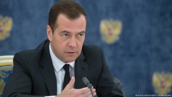 Медведев поручил поэтапно снять санкции с Турции