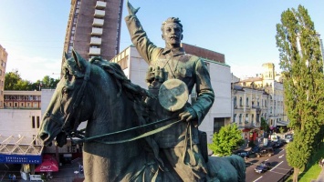 В Киеве назревает общественный конфликт вокруг памятника Щорсу