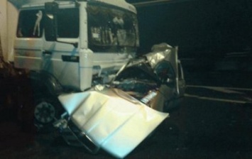 Возле Львова столкнулись грузовик и легковушка: один погибший и трое - в больнице