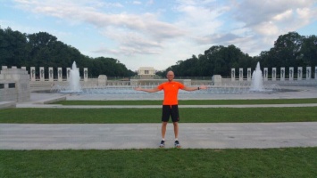 Яценюк выложил фото с утренней пробежки по Вашингтону