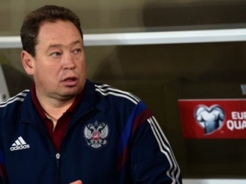Главного тренера сборной России по футболу официально уволили