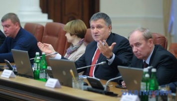 Аваков говорит, что освобожденные по "закону Савченко" на воле держатся недолго