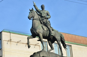Вятрович: Городские власти хотят сохранить памятник Щорсу и переместить его в музей
