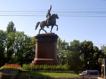 Киевские власти намерены убрать памятник Щорсу до Дня Независимости