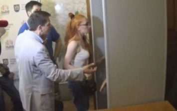 На сессии Львовского горсовета произошла стычка между активистами и муниципальной дружиной