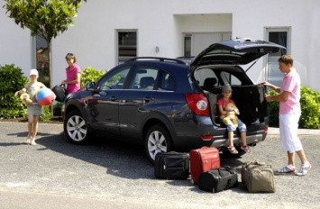 Едем в отпуск всей семьей: перевозка детей в машине
