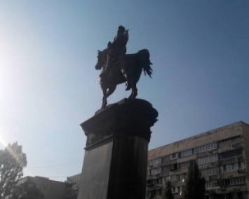 Памятник Щорсу в Киеве окружила полиция (ФОТО)