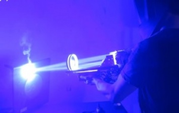 Американец создал лазерную "базуку", способную прожигать металл насквозь
