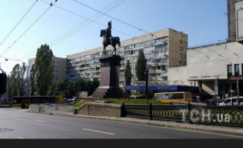 Активисты в Киеве передумали сносить памятник Щорсу и дали на это время КГГА