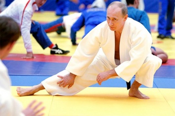 Владимир Путин стал соавтором учебника по дзюдо