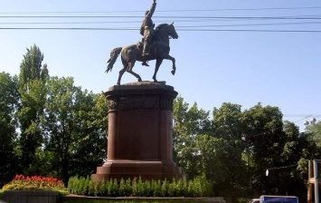 Памятник Щорсу в Киеве защищают власти