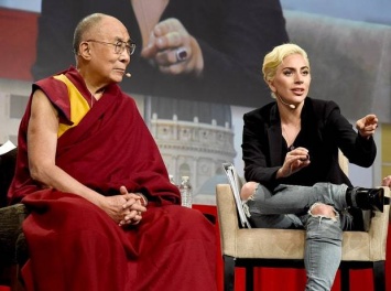 Леди Гага попала в черный список в Китае после личной встречи с Далай-ламой