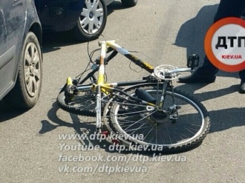 ДТП в Киеве: водитель иномарки сбил велосипедиста-пенсионера