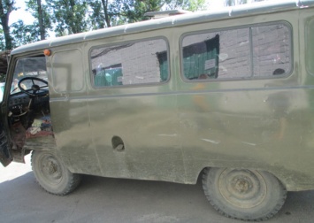 Полиция Ровно с боем отобрала у янтарекопателей машину и оборудование (фото)