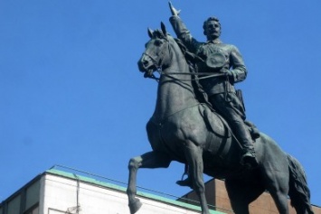 Памятник Щорсу угрожают снести националисты