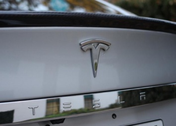 В США могут отозвать 25 тысяч автомобилей Tesla из-за гибели водителя