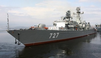 Российский фрегат "дразнил" авианосец США расчехленным оружием