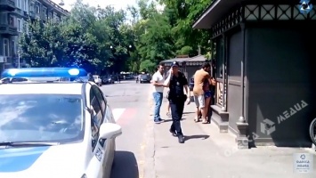 В центре Одессы задержали неадекватную женщину (видео)