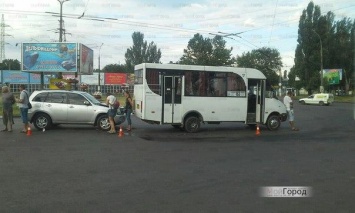 В Николаеве возле автовокзала маршрутка попала в ДТП