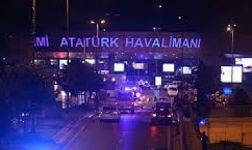 Количество подозреваемых в причастности к взрывам в аэропорту Стамбула увеличилось до 17