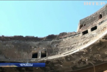 В Черкассах требуют восстановить театр после пожара (Видео)
