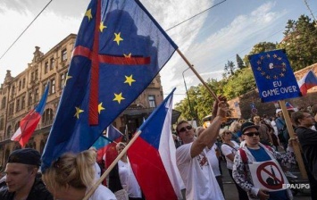 Правительство Чехии отказалось от референдума по ЕС