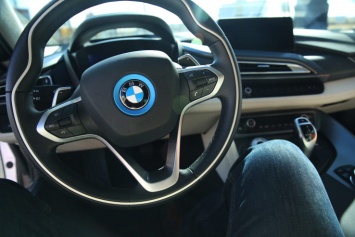 BMW отказалась от партнерства с Apple и договорилась с Intel о совместной разработке самоуправляемого автомобиля