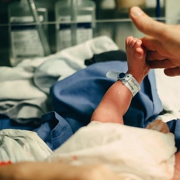 Наталья Водянова впервые показала новорожденного сына