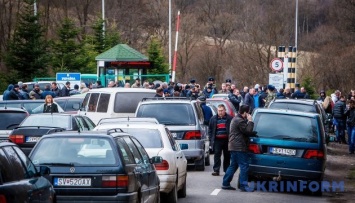 На границе с Польшей в очереди - более тысячи авто