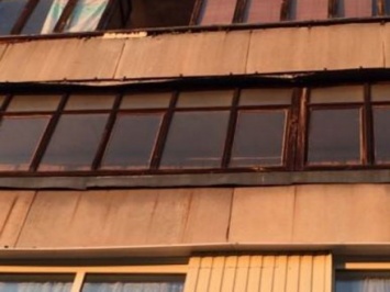 Пенсионер выпал из окна четвертого этажа дома в Харькове