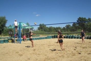 В Северодонецке проходит турнир по пляжному волейболу среди женщин (ФОТО)