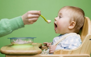 Ученые пересмотрели рекомендации по кормлению детей первого года жизни
