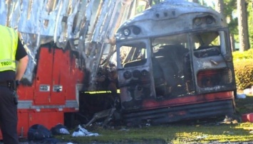 Во Флориде автобус столкнулся с фурой: пятеро погибших