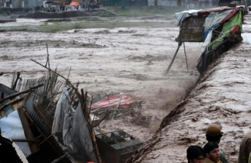 В результате наводнения в Пакистане погибли 30 человек