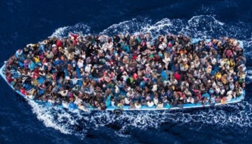 У берегов Ливии перевернулась лодка, 16 мигрантов не добрались до берега