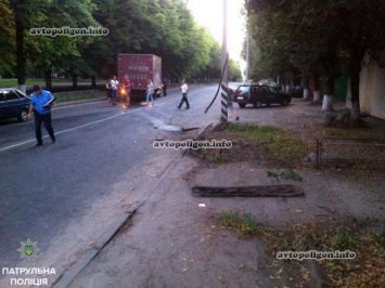 ДТП в Полтаве: в столкновении ВАЗ-21121 и грузовика МАN-L200 пострадала пассажирка. ФОТО