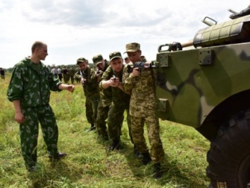 Молодых лейтенантов полиции Донецкой области учили работать в боевых условиях