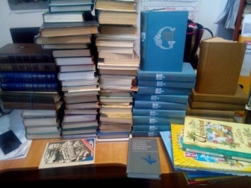 Кировоградцы передали волонтерам книги для благотворительной продажи