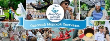 В Одессе установлен новый рекорд Украины - самая длинная цепь из людей в тельняшках. Фоторепортаж