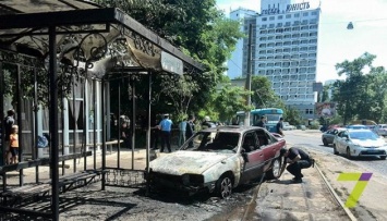 В Одессе во время движения вспыхнул автомобиль