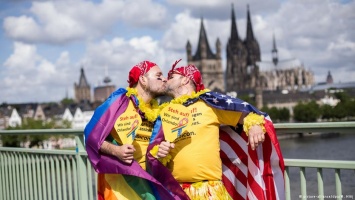 В крупнейшем гей-параде Европы в Кельне приняли участие около миллиона человек