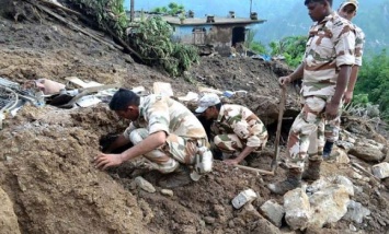 Наводнения и оползни на севере Индии унесли жизни минимум 40 человек