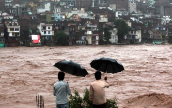 Наводнение в Индии: погибло не менее 30 человек