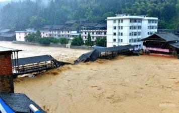 61 человек погиб из-за проливных дождей в Китае