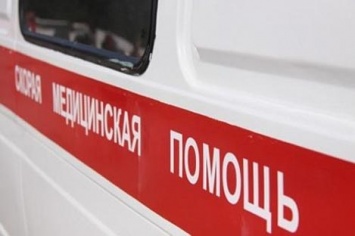 В Запорожье легковушка врезалась в дерево: 5 пострадавших