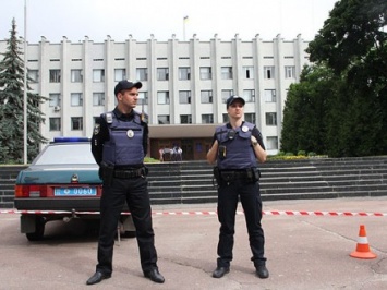 Из-за "заминирования" ОИК в Чернигове эвакуировали персонал и посетителей