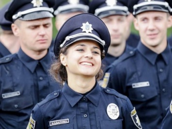 Почти половина украинцев доверяет новой патрульной полиции