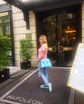 Ирина Дубцова поделилась новом фото с Парижа