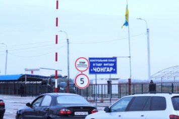 На админгранице с Крымом пограничники остановили два автомобиля с недействительными документами